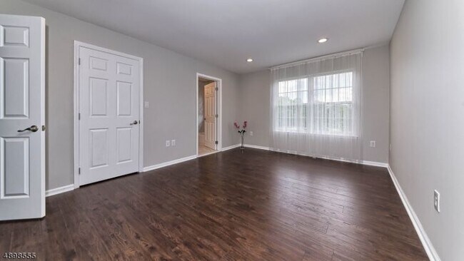 Building Photo - 44 Greenbrook Dr