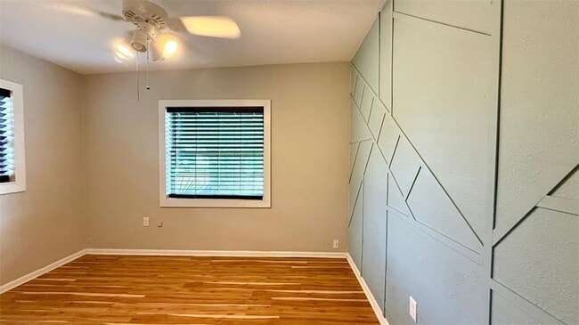 Building Photo - 1916 N Hastings St