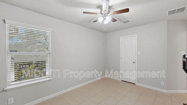 Building Photo - 842 Santa Cruz Ln