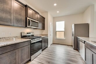 Building Photo - 833 Serena Dr