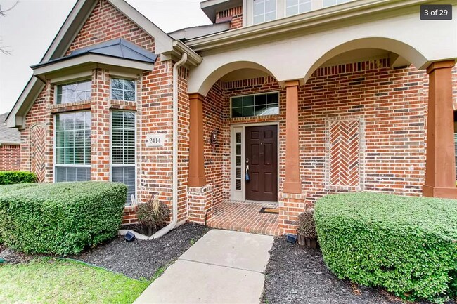 Building Photo - 2414 Thorntree Dr