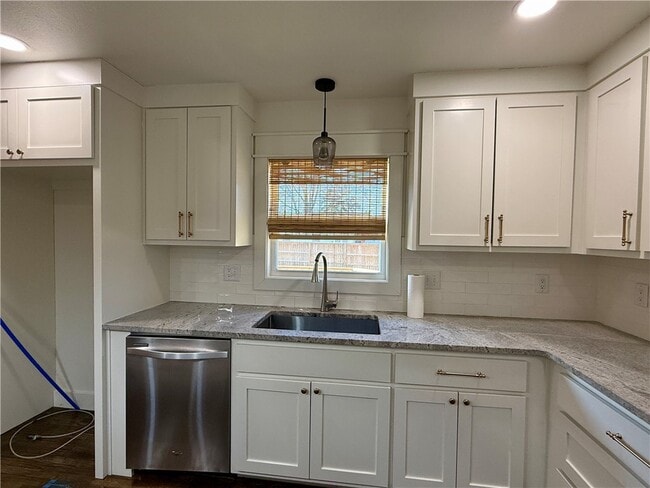 Building Photo - 101 Fox Glove Ln