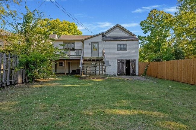 Building Photo - 2 Bedroom / 2 Bathroom House