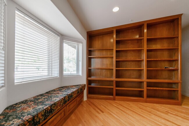 Building Photo - 8423 E Thunderbird Rd