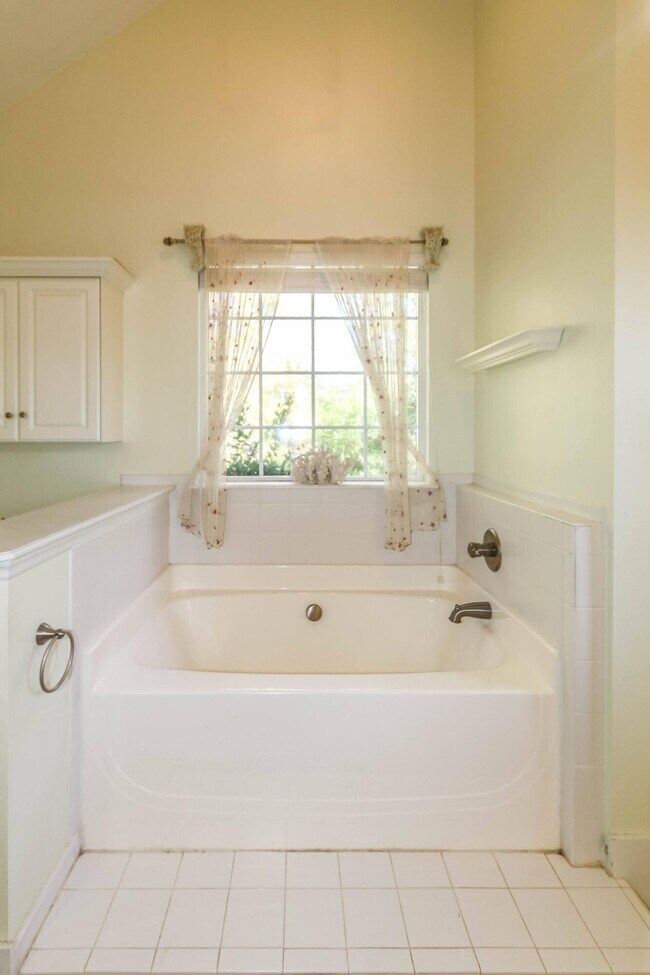 Building Photo - 5803 Carriage Hills Dr