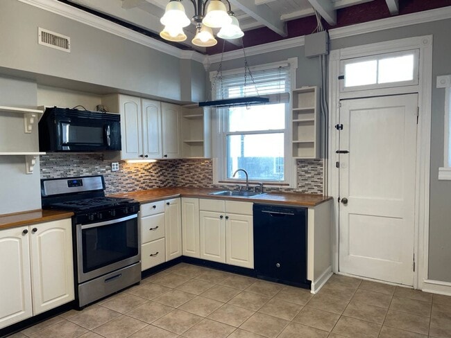 Building Photo - 2-Bedroom on Patterson Park in Highlandtow...