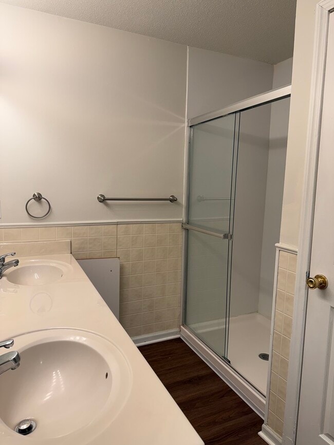 Building Photo - 6826 N Olive St