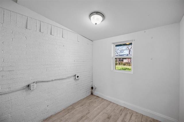 Building Photo - 5421 Greenwood Way
