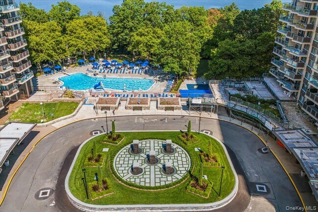 Building Photo - 17-85-85 215th St