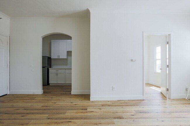 Building Photo - Bright & Inviting 1-Bedroom Apartment