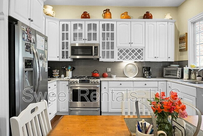 Building Photo - 6 Wentworth St