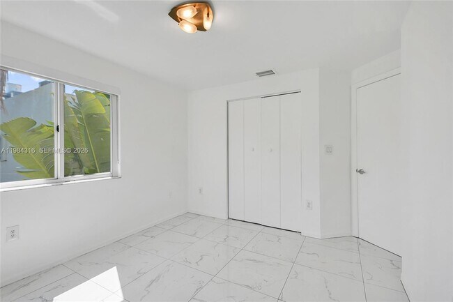 Building Photo - 10065 Bay Harbor Terrace