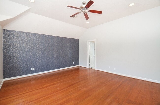 Building Photo - 1148 W 25th St