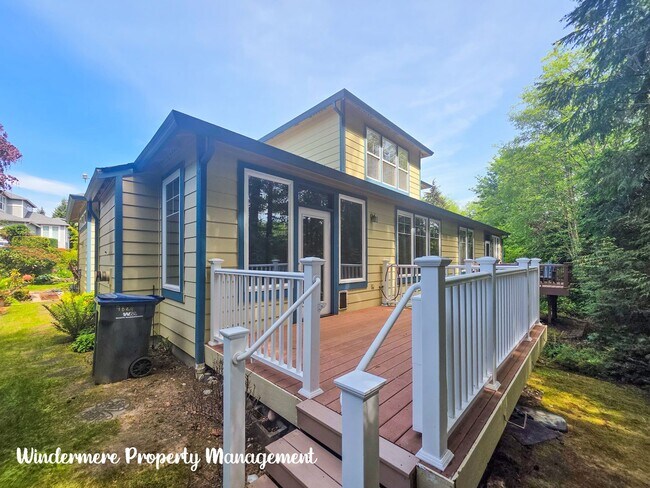 Building Photo - Bright and Spacious, Conveniently located ...
