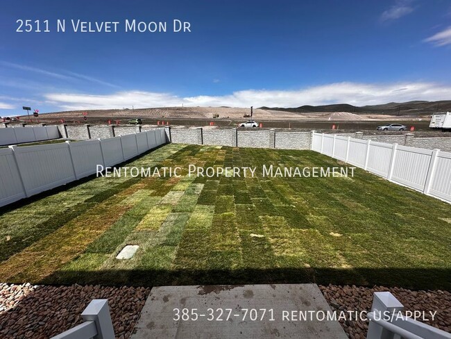 Building Photo - 2511 N Velvet Moon Dr