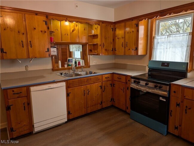 Building Photo - 703 Avondale St