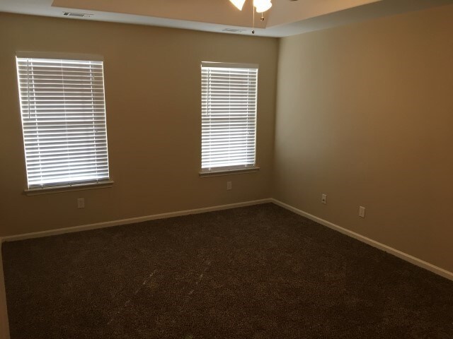 Building Photo - 5 Miller Pond Rd