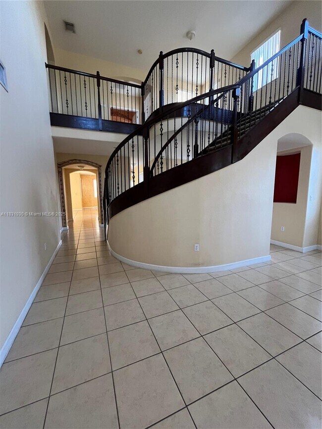 Building Photo - 9140 SW 153rd Ave