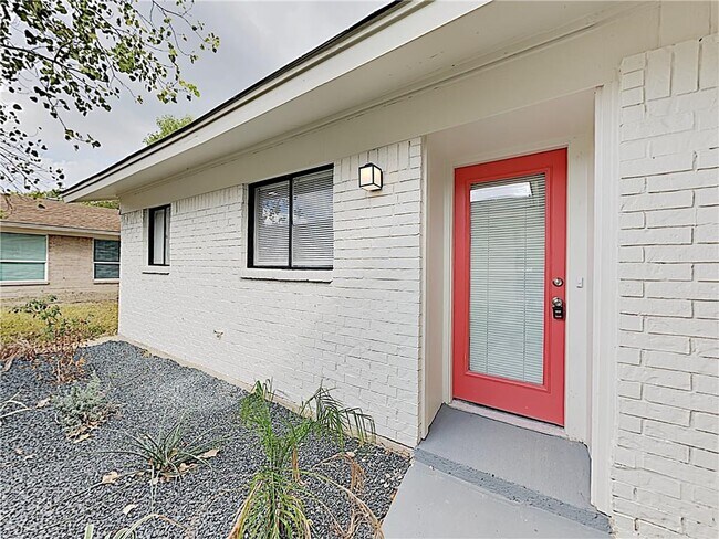 Building Photo - 3011 Matador Dr