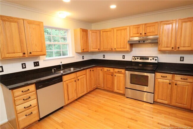 Building Photo - 2114 Frissell Ave