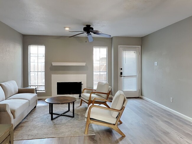 Building Photo - ***$500 off First Full Months rent with mo...