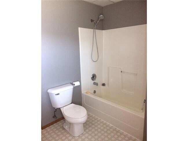 Building Photo - 109 E Luverne St