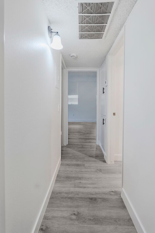 Building Photo - Chatsworth Rent This Now