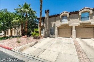 Building Photo - 2602 Country Maple Ave