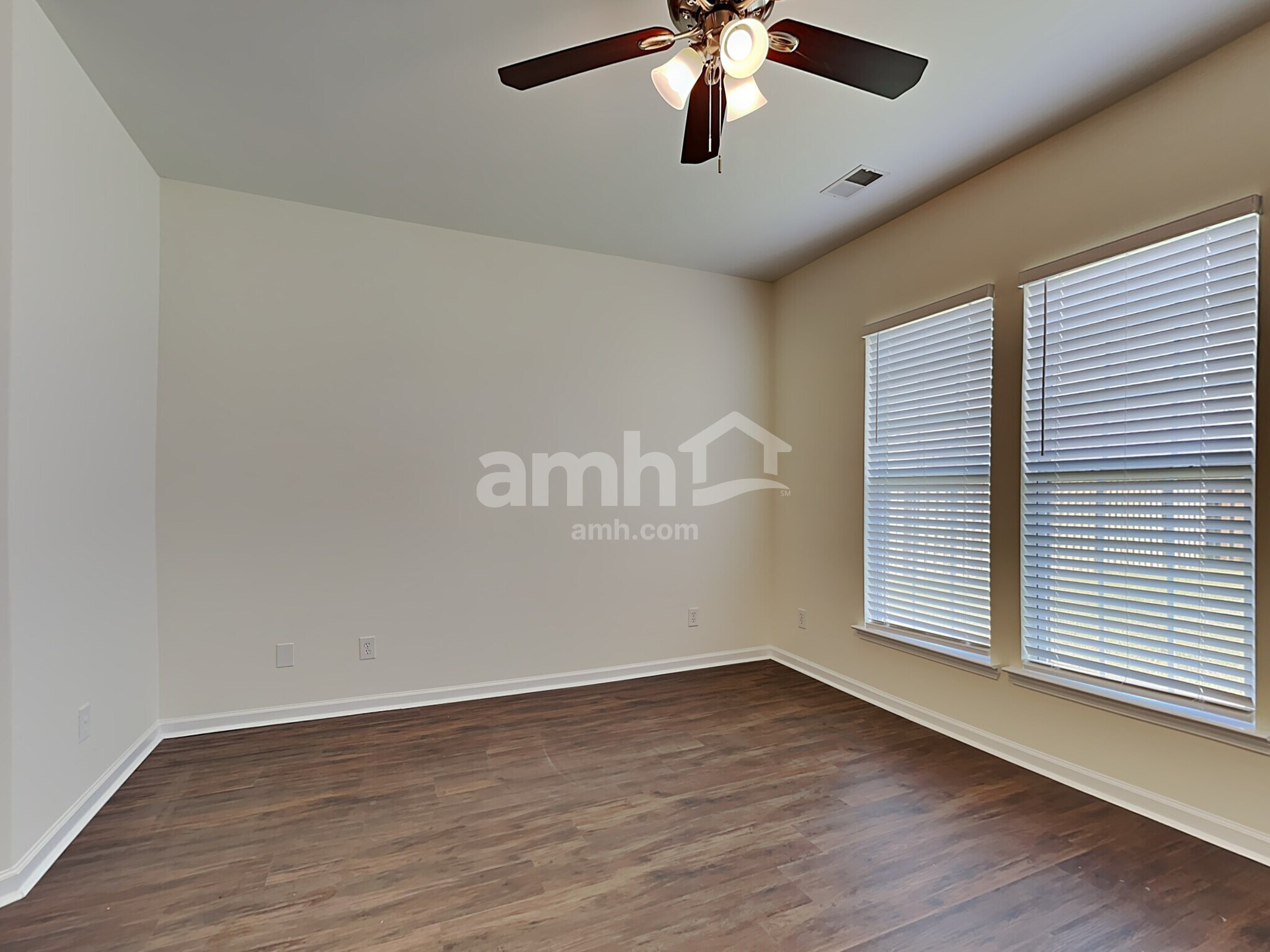 Building Photo - 161 Willow Point Cir