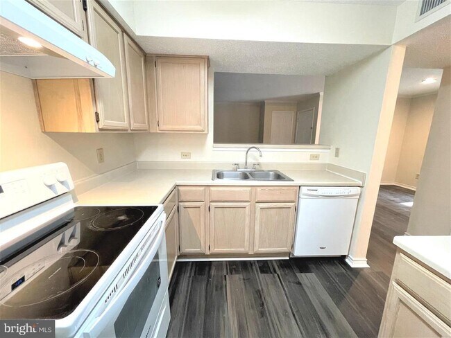 Building Photo - 1505 Lincoln Way