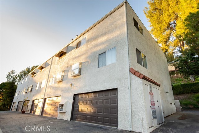 Building Photo - 9551 Vía Ricardo