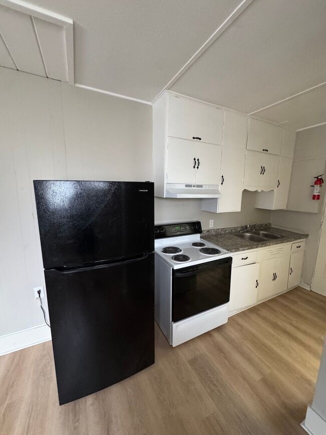 Building Photo - Great Studio home