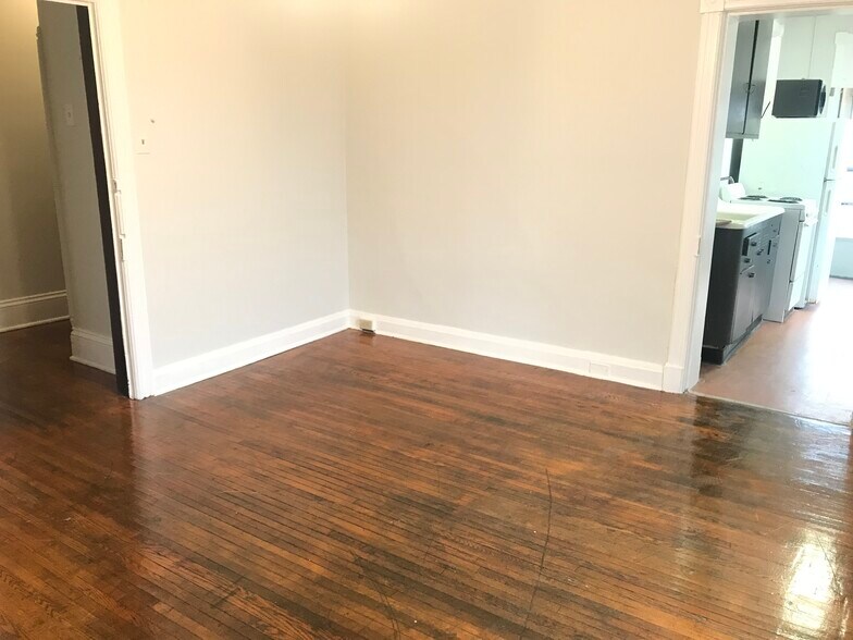 Building Photo - 25 S Locust St