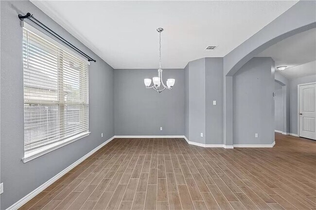 Building Photo - 605 Lister Dr