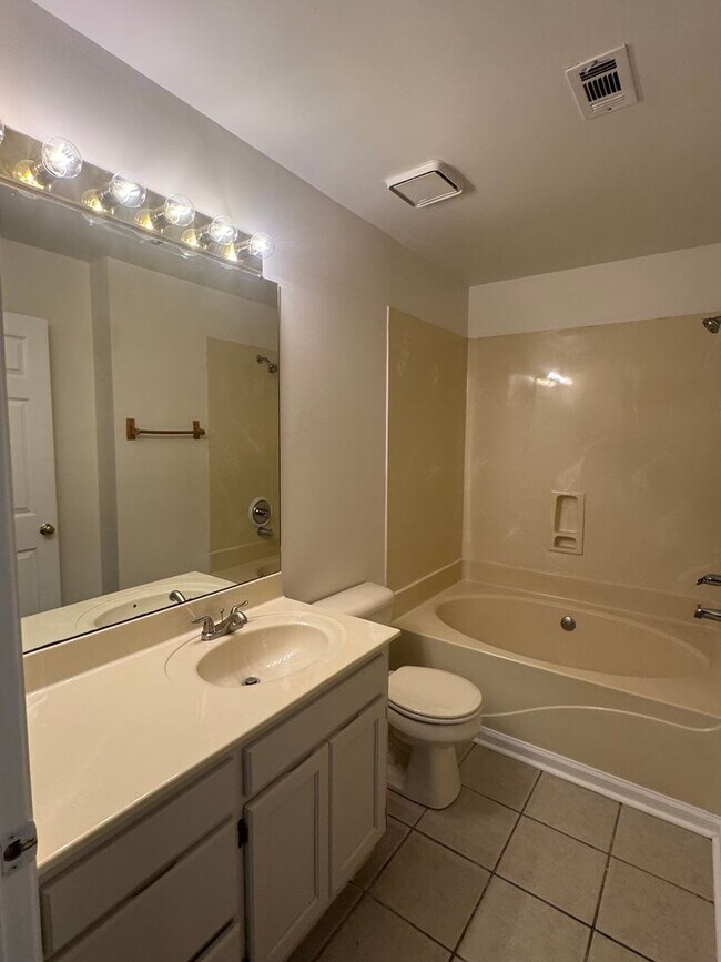 Building Photo - Patio Home with Great Location