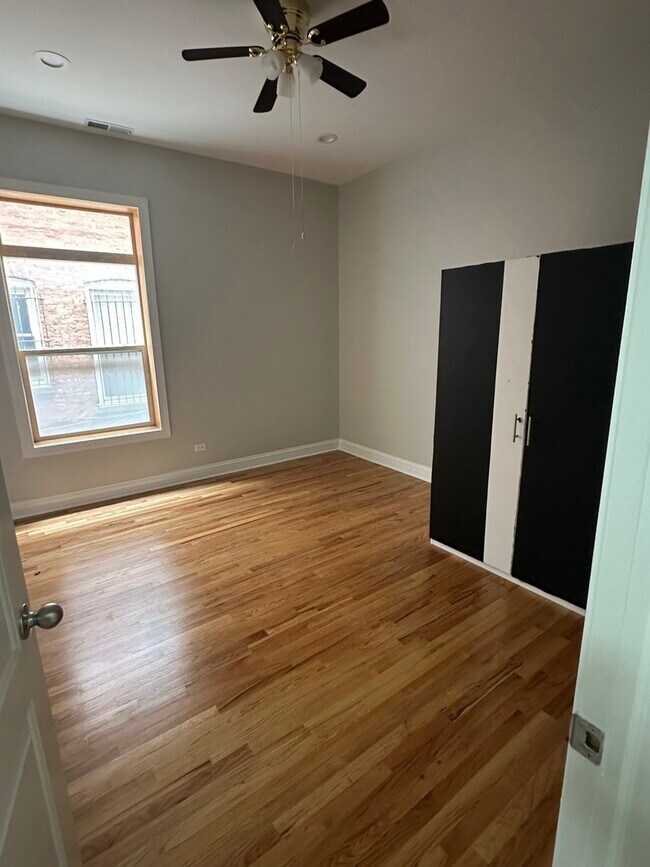 Building Photo - 4824 S King Dr