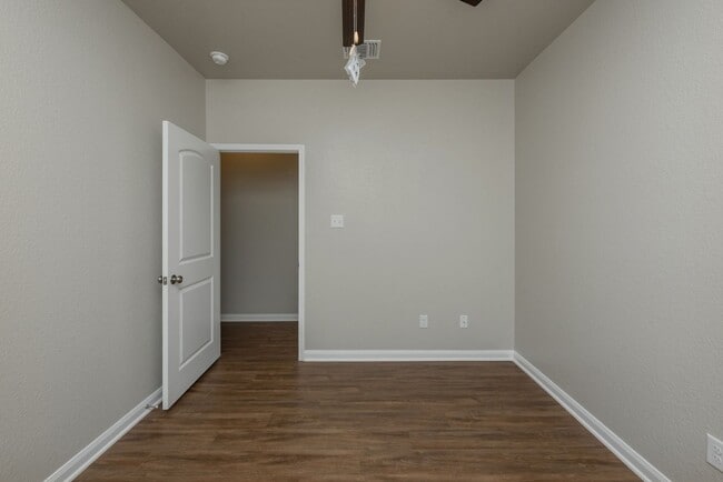 Building Photo - Beautifully designed and thoughtfully main...