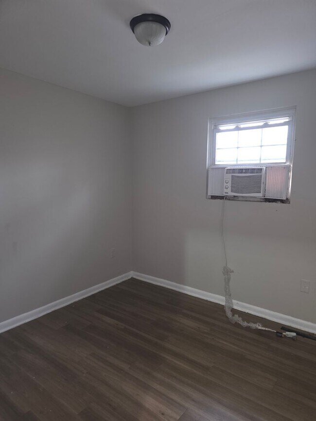 Building Photo - End Unit Townhouse