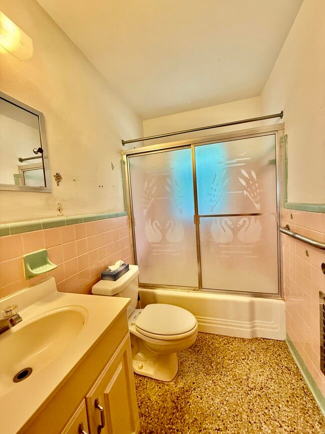 Building Photo - 1601 NE Maureen Ct