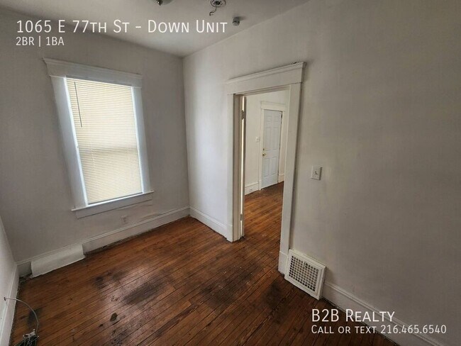 Building Photo - 1065 E 77th St