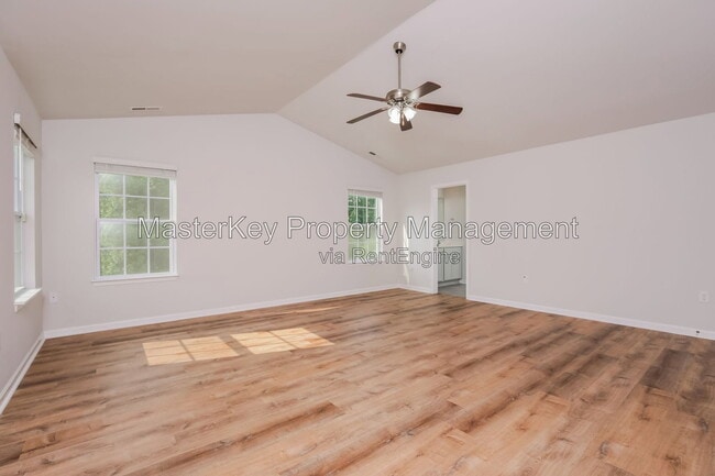 Building Photo - 633 Birchhead Dr