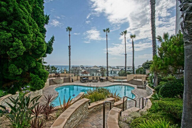 Building Photo - 2BR/2BA Condo with Stunning Ocean Views & ...