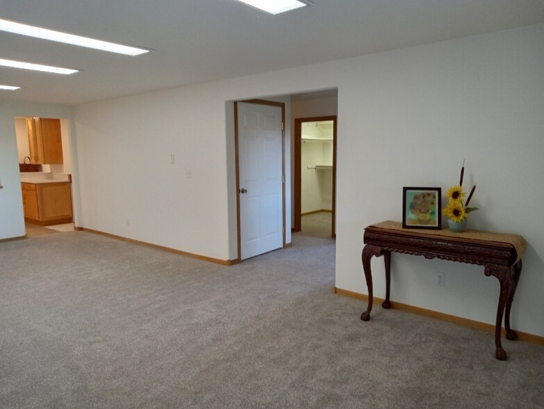 Building Photo - 1648 Northbrook Dr