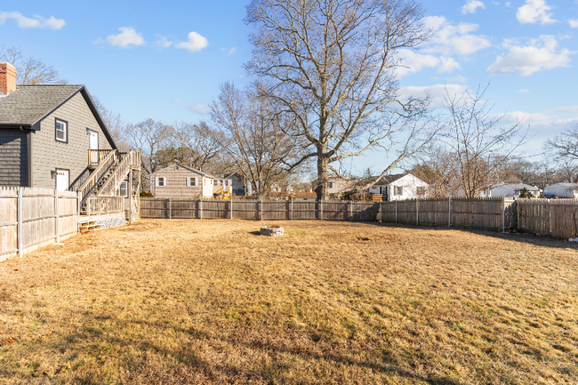 Building Photo - 135 Hawksley Ave