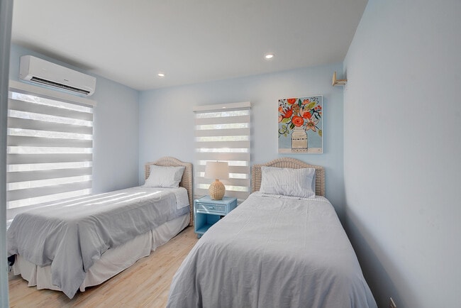 Building Photo - 212 SW 1st Ave