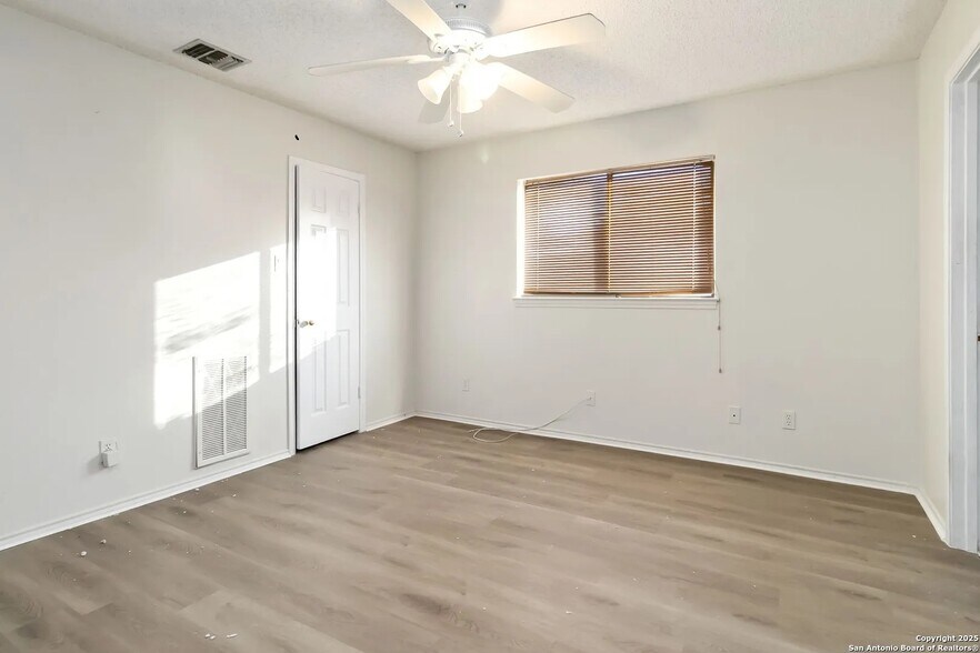 Building Photo - 17915 Summer Knoll Dr