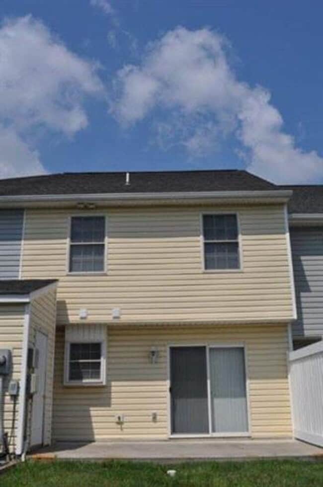 Building Photo - Harrisonburg Townhouse Available for Rent, Spacious 3 BR, 2.5 Baths