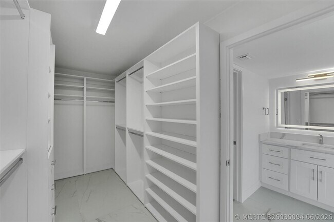 Building Photo - 3900 Galt Ocean Dr