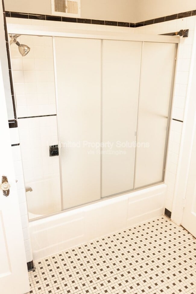 Building Photo - 115 N 16th St