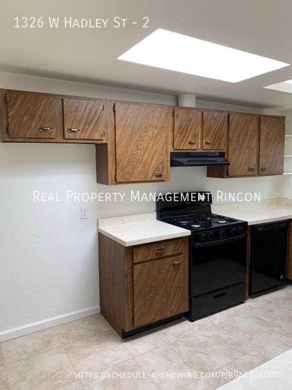 Building Photo - 1326 W Hadley St